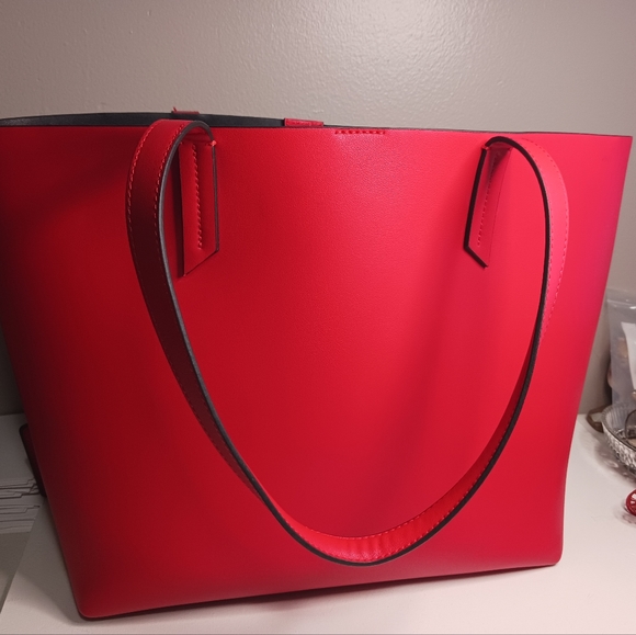 Women's Kendall and Kylie rare red star purse tote, never been used, new - Picture 4 of 7